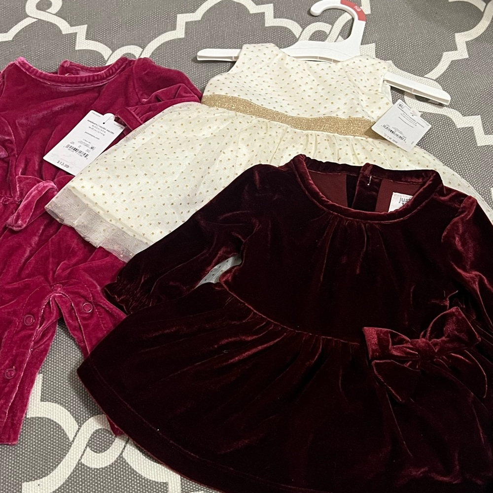Christmas Bundle Deal - Carter's Newborn jumper and dresses!!!😍😍